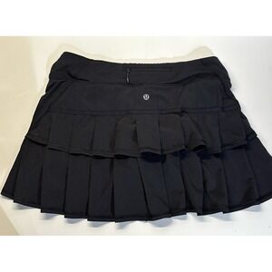 Lululemon Black Pleated athletic Skirt (sz 8)